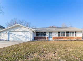 1526 W Wise Rd, Schaumburg, IL 60193