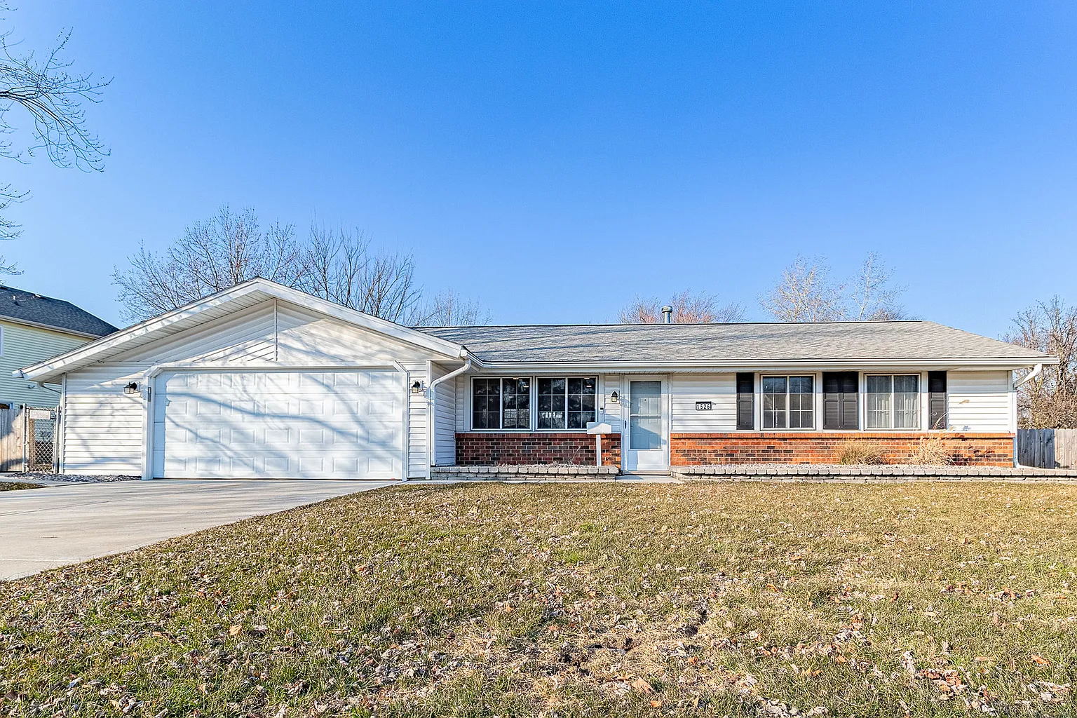 1526 W Wise Rd photo 1