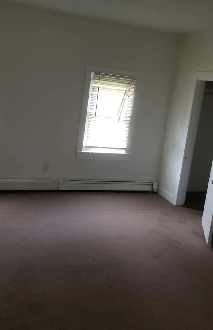 4 bed, 1.0 bath, 1344 sqft, $2,700 — Photo 4