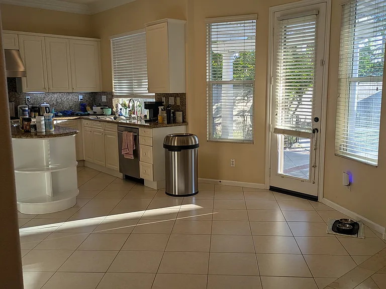 19103 Redford Ln — Photo 6