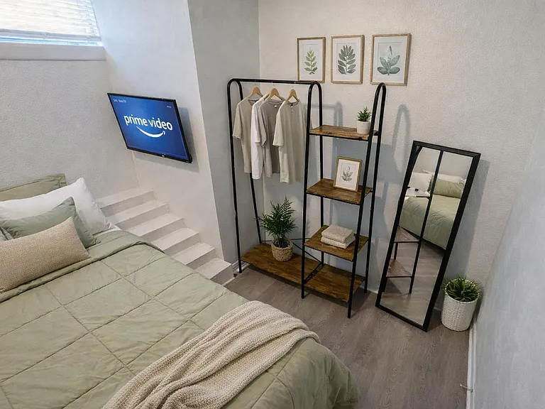 Relaxing private room with a bright touch and comfortable layout