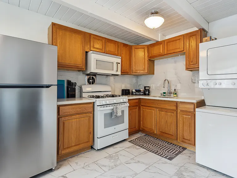 2312 Bonar St #C — Photo 19
