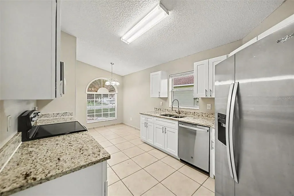 3 bed, 1149 sqft, $2,050 — Photo 3