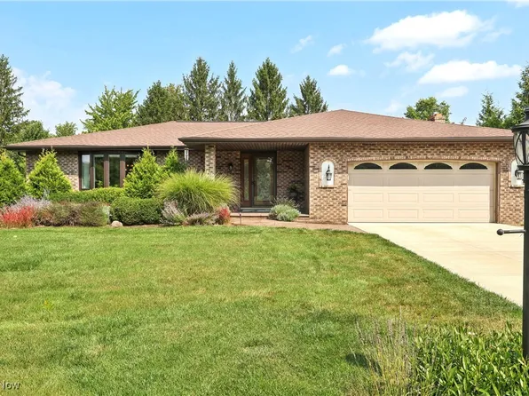 9680 Cedarwood Dr, North Royalton, OH 44133