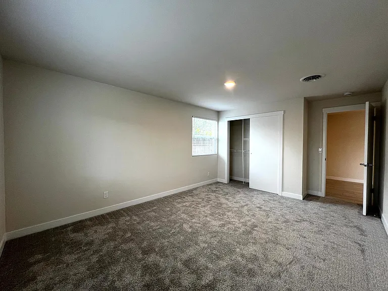 1007 S 50th Ave — Photo 16