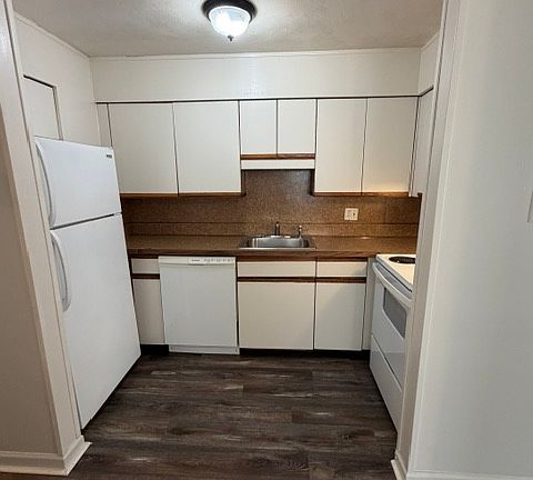4th image of 21 3rd St APT 1B