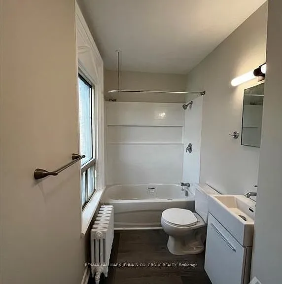 388 King St W #6 — Photo 5