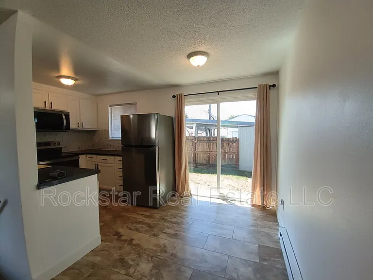 702 E Bridgeport Ave — Photo 5