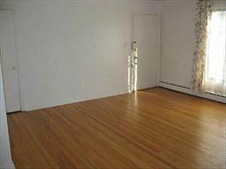 2nd image of 1557 Monroe Ave APT 3