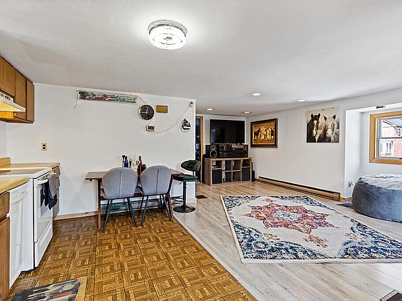 4th image of 64 Boothby Street