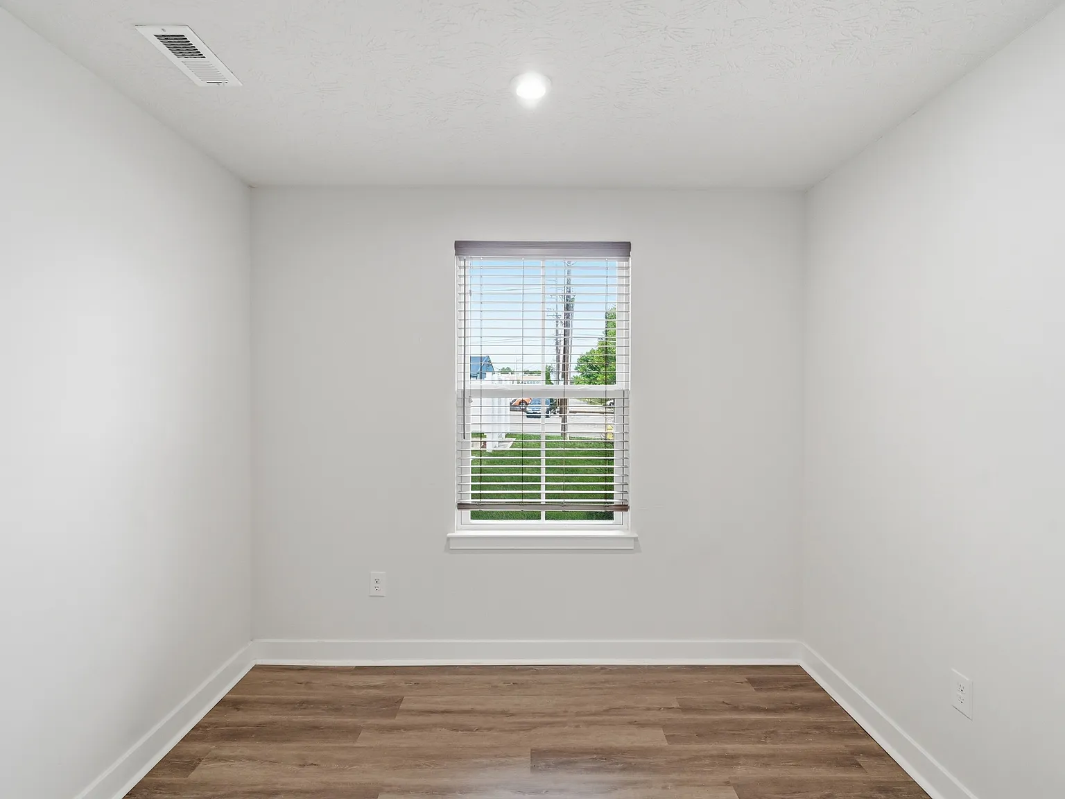 4 bed, 1684 sqft, $2,600 — Photo 3