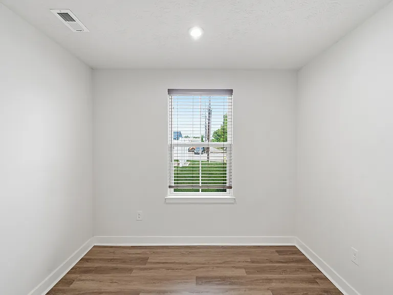 9 Wentworth Ln — Photo 3