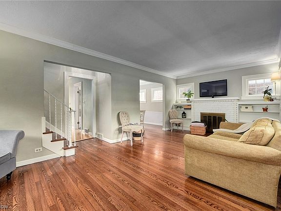 3rd image of 2161 Lakeland Ave