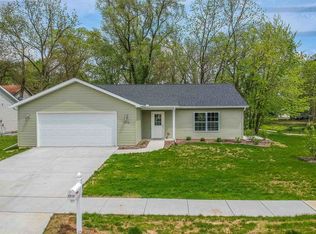 1212 Woodbury Pl, Bloomington, IL 61701