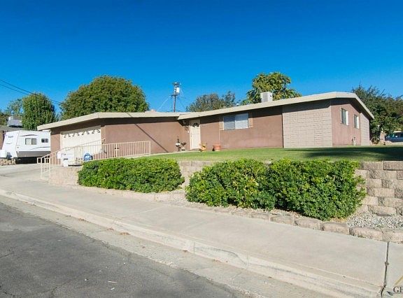 2nd image of 3200 Blade Ave
