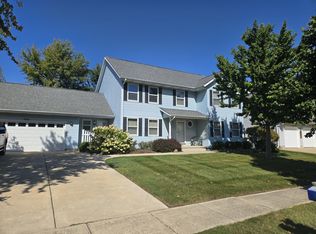 5114 W Malibu Ct, McHenry, IL 60050
