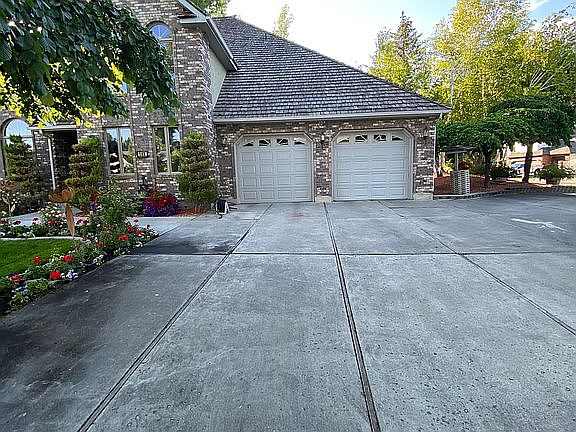 2nd image of 145 Stone Run Ln