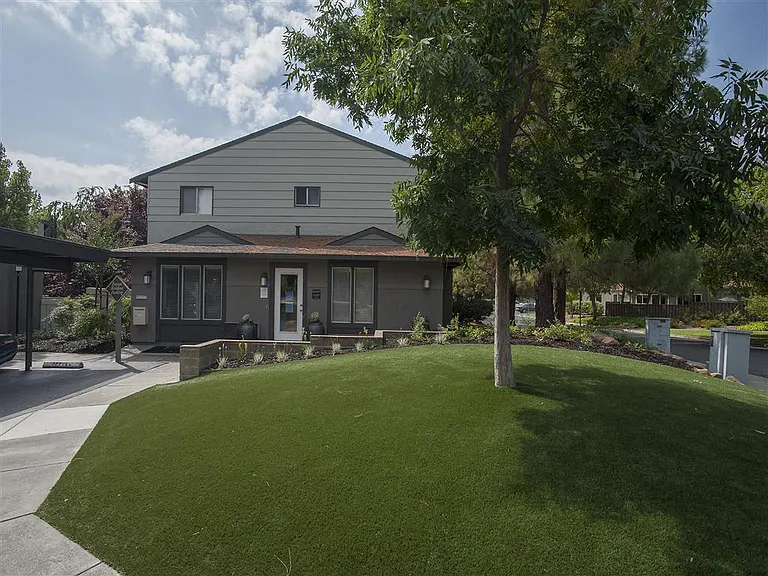 Valley Ridge Apartment Homes — Photo 18