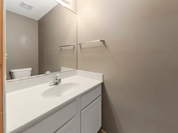 1556 Independence Dr, Northfield, MN