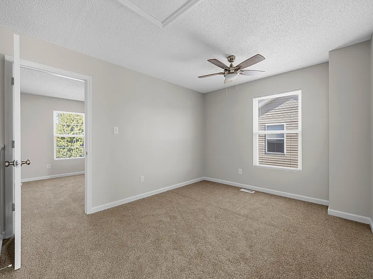 1012 Chesterfield Dr — Photo 20