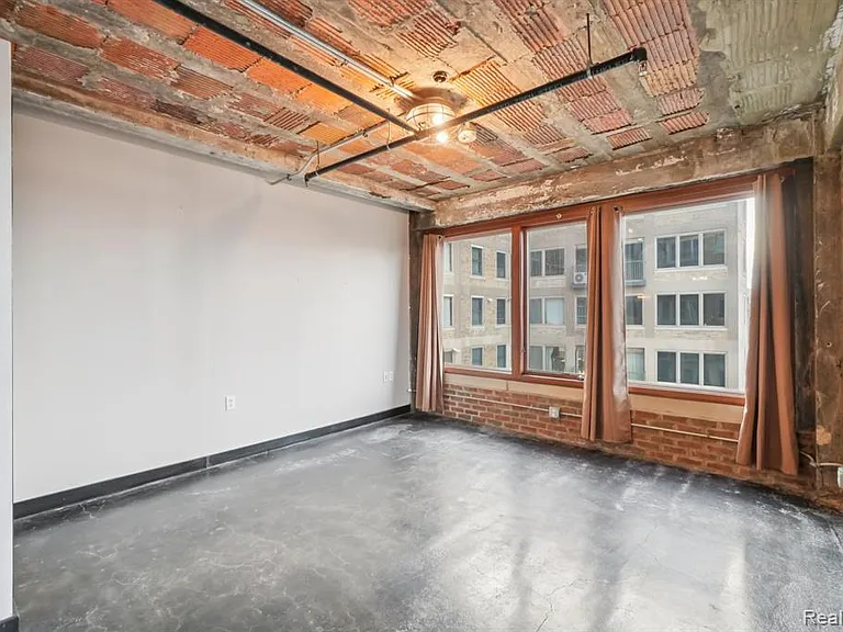 2915 John R St #502 — Photo 16
