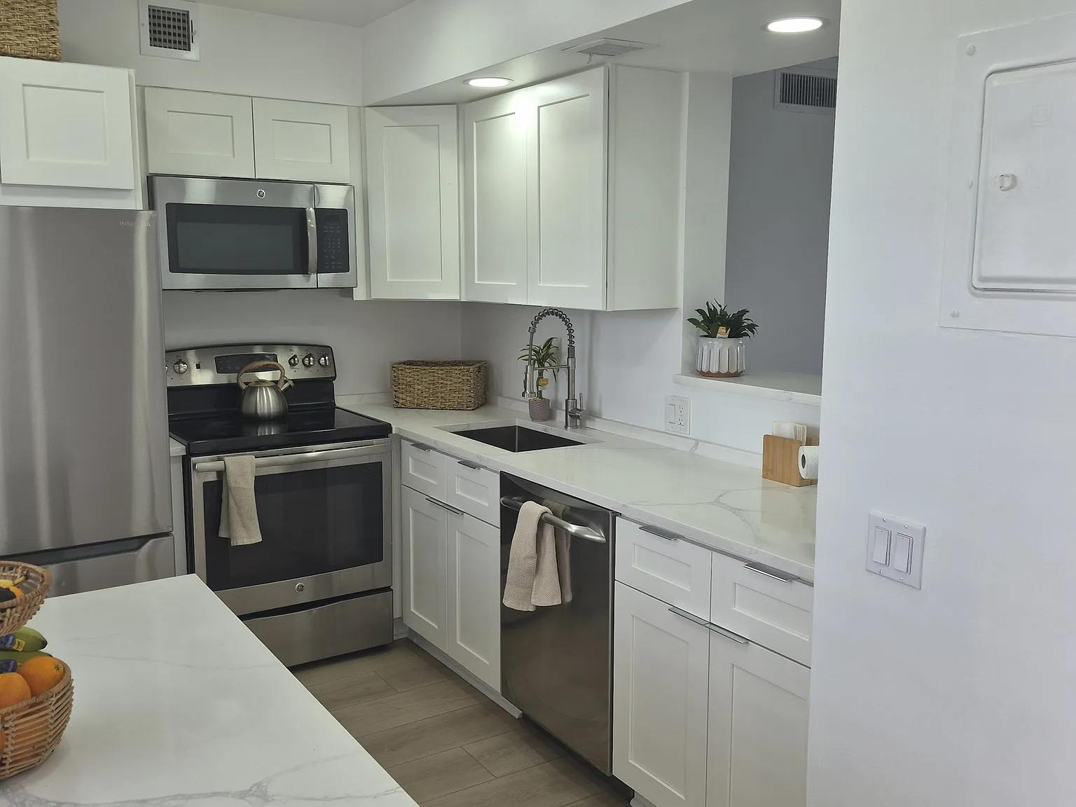 3050 N Palm Aire Dr — Photo 4