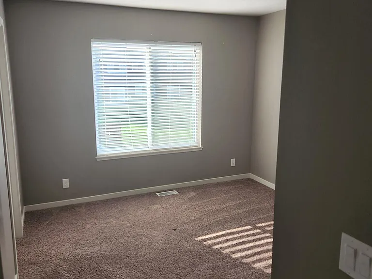 1526 Bristol St — Photo 11