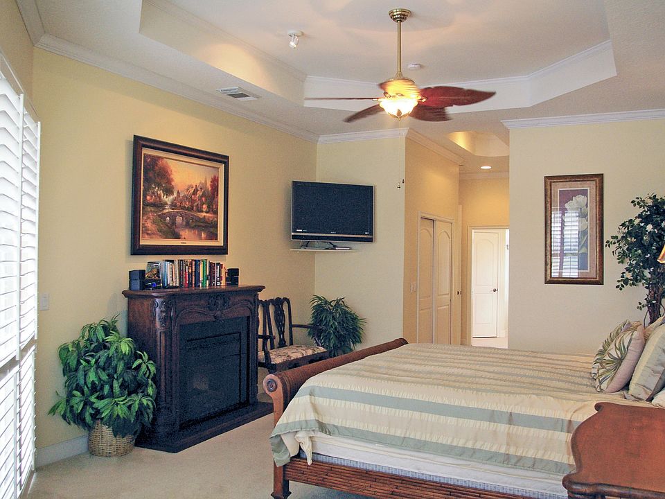 2nd image of 916 SW Grand Reserves Blvd