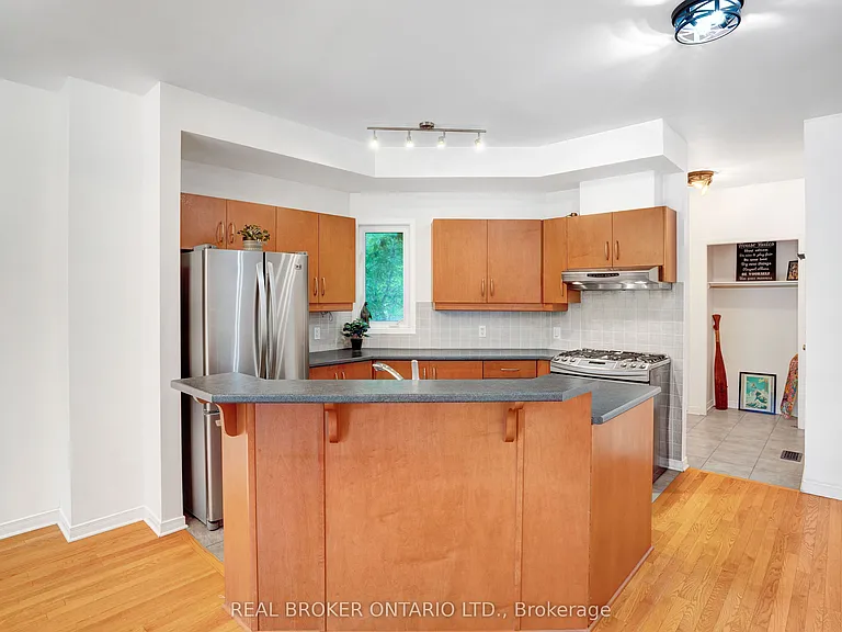 292 London Ter — Photo 5