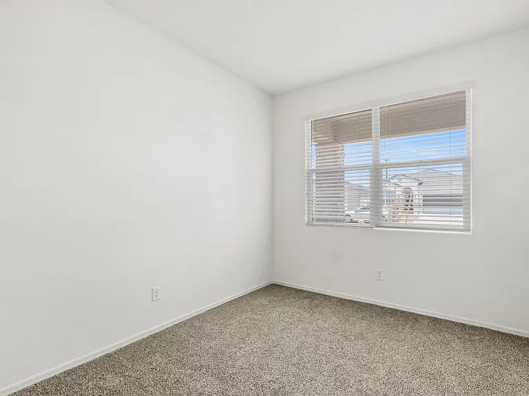 10427 W Parkway Dr — Photo 7