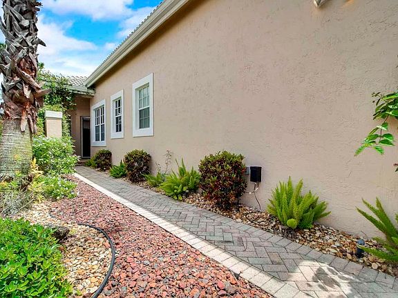 3rd image of 6387 Three Lakes Ln