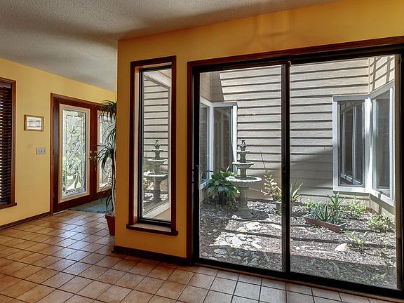 5th image of 603 Dunrobin Dr