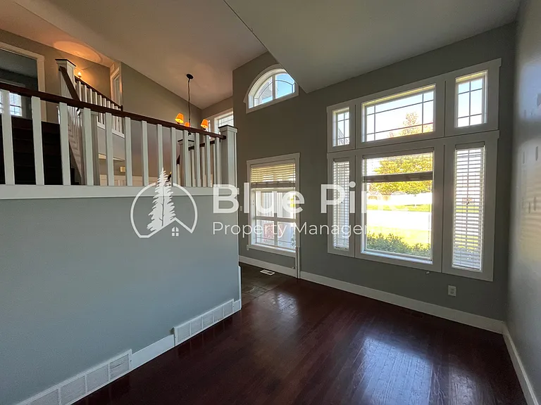 157 Leesburg Ln — Photo 4