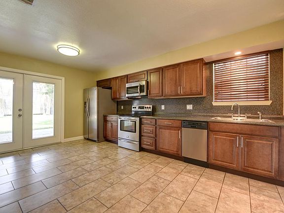 5th image of 214 Nursery Ave