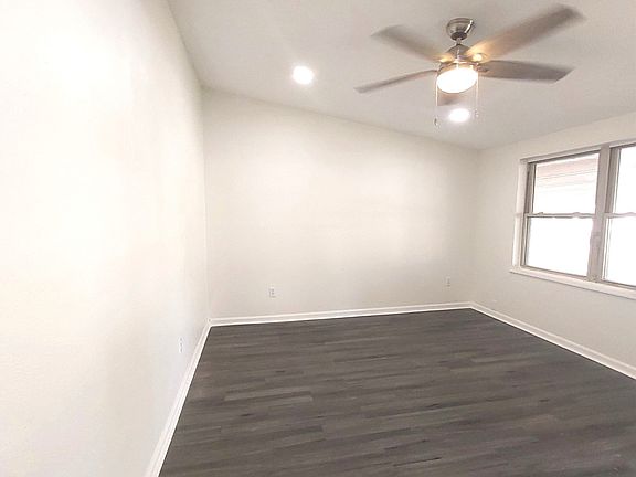 3rd image of 516 Forrest Ln