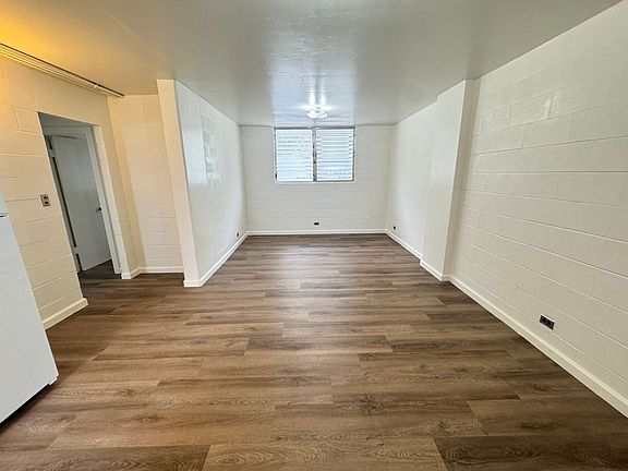4th image of 915 Birch St #101