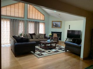 10620 S Green Valley Dr, Palos Hills, IL