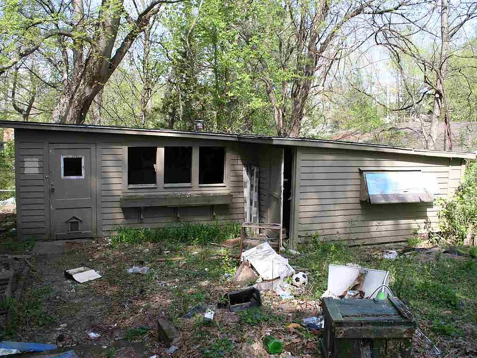 726 Tucker St, Dyersburg, TN 38024 Zillow