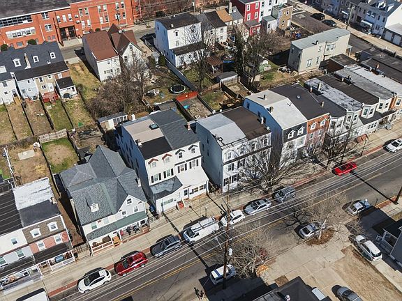 3rd image of 323 Market St