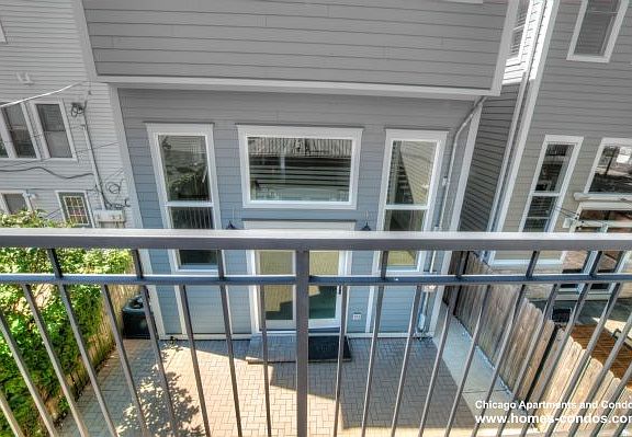 5th image of 3223 N Hoyne Ave