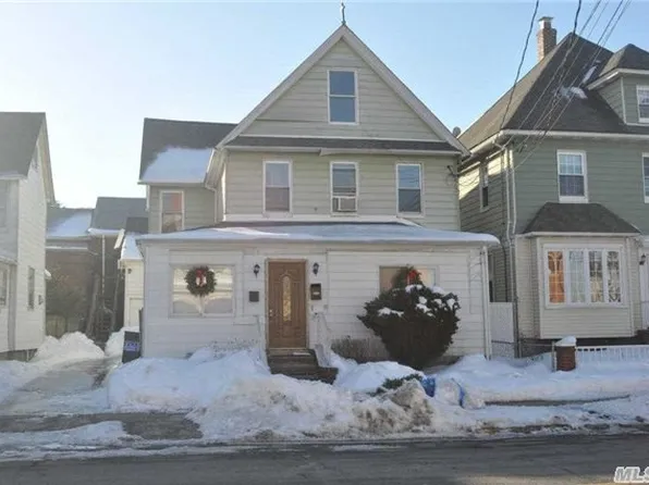 1106 150th St, Whitestone, NY 11357