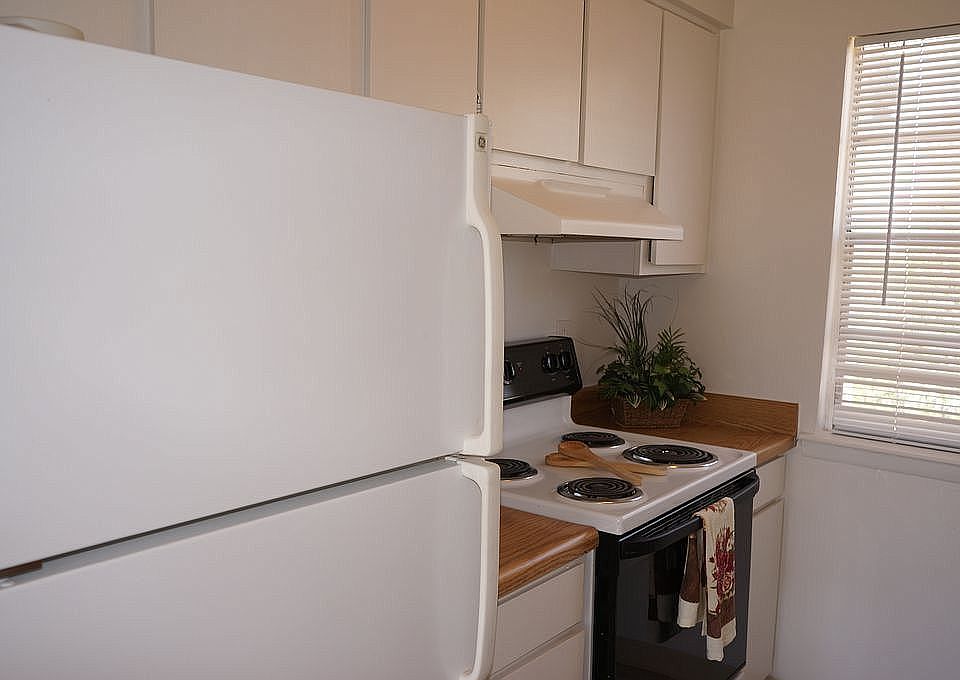 2nd image of 4601 Carlisle Blvd NE APT J8