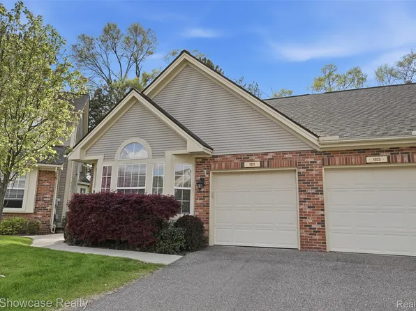 1021 Willowood Ct, Fenton, MI 48430