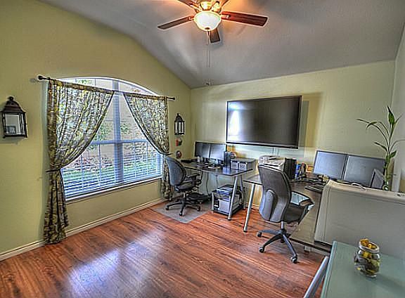 4th image of 1005 Piedmont Dr