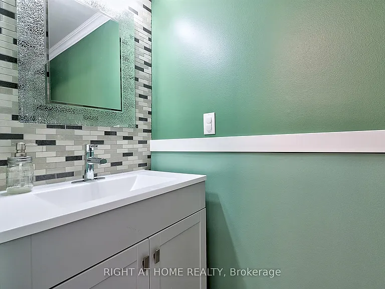 4224 Trapper Cres — Photo 9