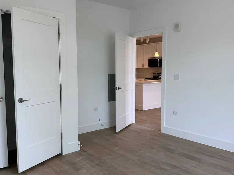 1 Bedroom - 737 sq ft