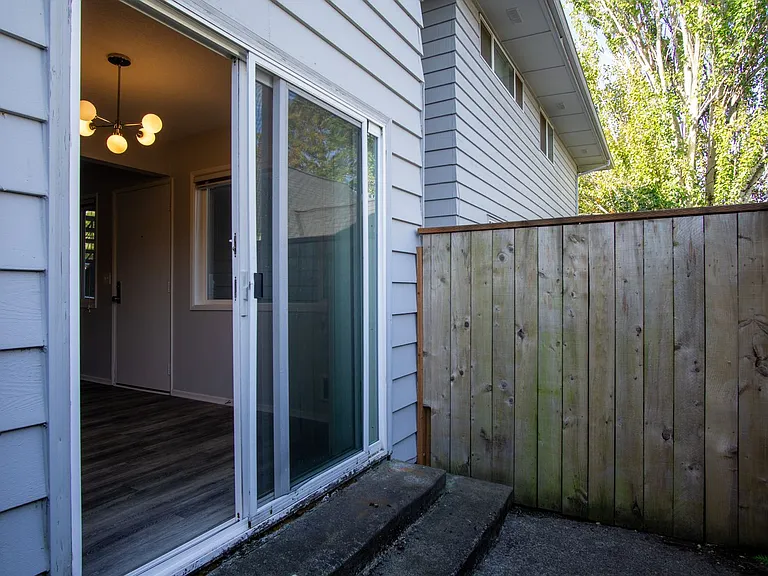 Off SE Belmont: Mid-Century 2Bdr w/Patio & Parking! — Photo 17