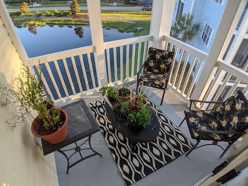 Screened in porch