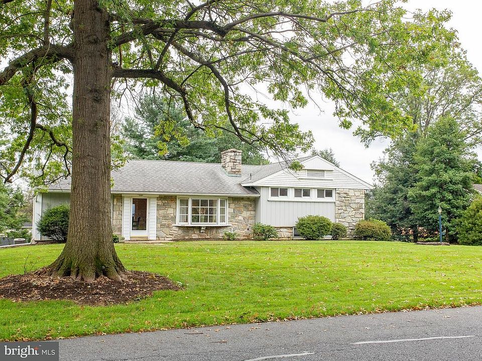 2nd image of 302 Murry Hill Dr