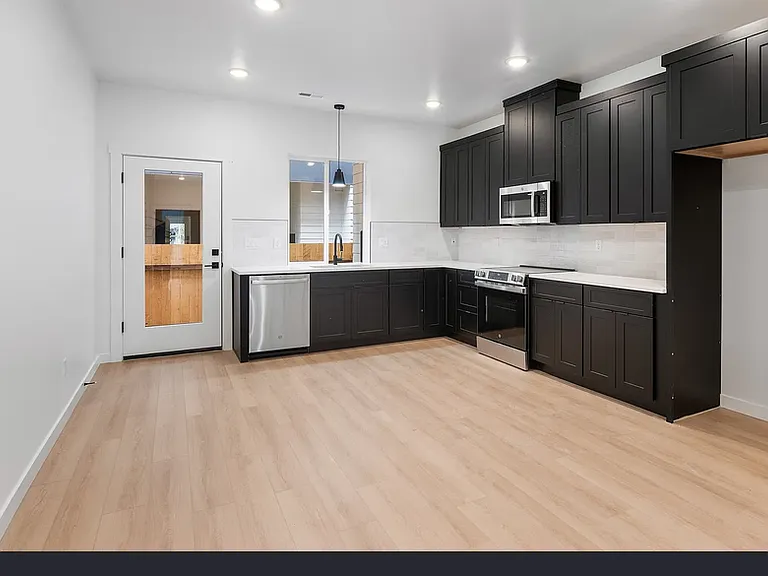 7193 SE Crystal Springs Blvd — Photo 5